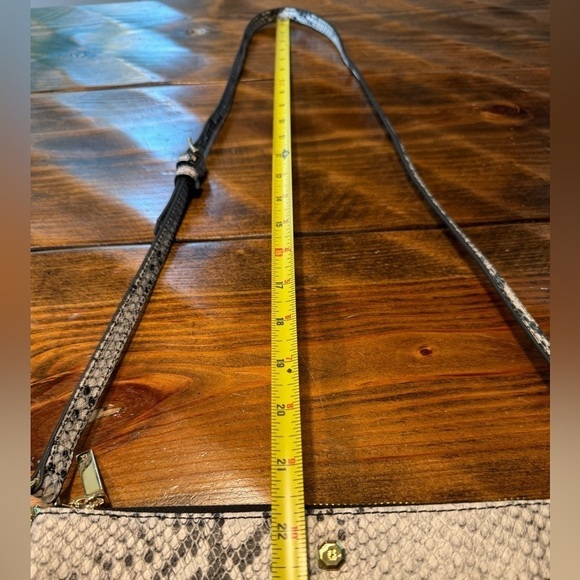 GILI leather snake print crossbody bag or clutch. Gray/white gold trim zip top - Picture 12 of 12